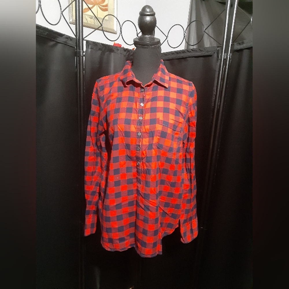 J. Crew Womwn's Red and Black Plaid Flannel  Shirt Mid Button Size M Casual